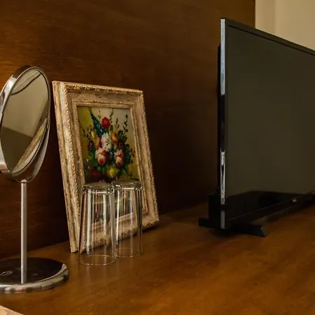 Aleksion Palace מלון *