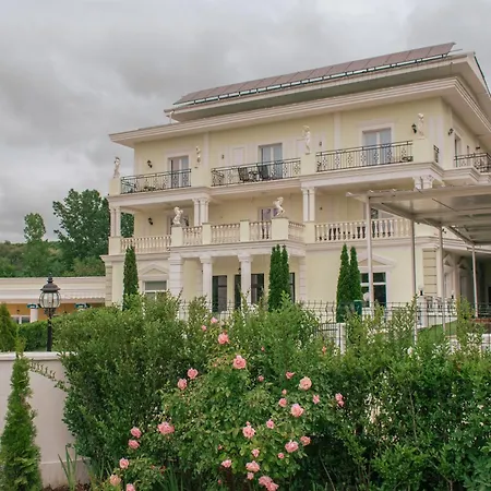Aleksion Palace Хотел *